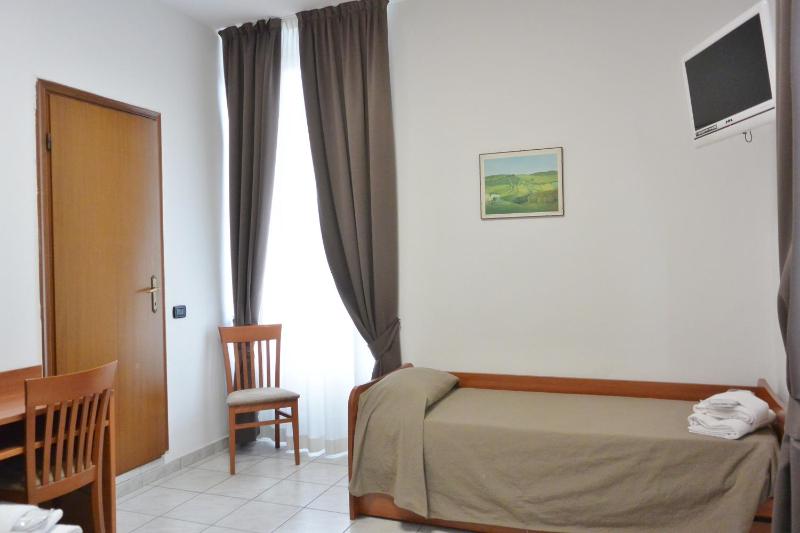 Triple Room image 2