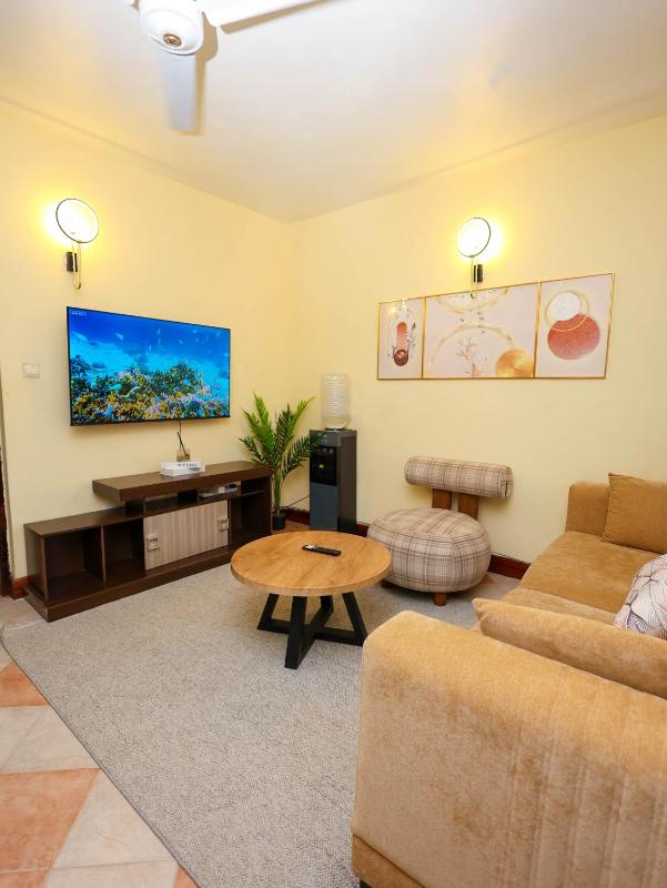 Cosy 1 BR with Swimming Pool & Garden & 25 Mins to Airport - C04 - image 1