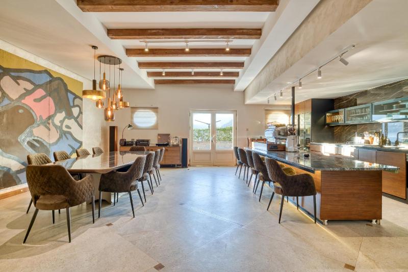 Luxury waterfront vila with Private Dock and Pool - image 9