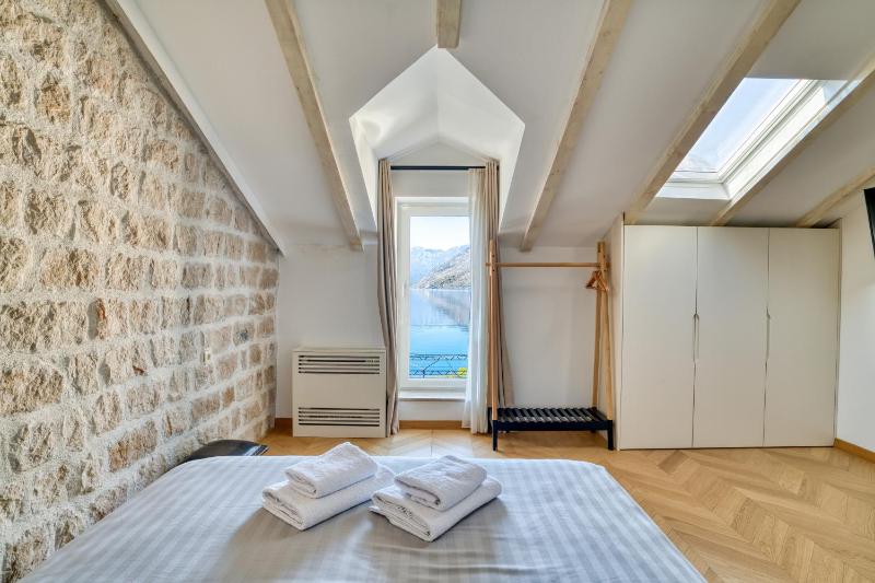 Luxury waterfront vila with Private Dock and Pool - image 13