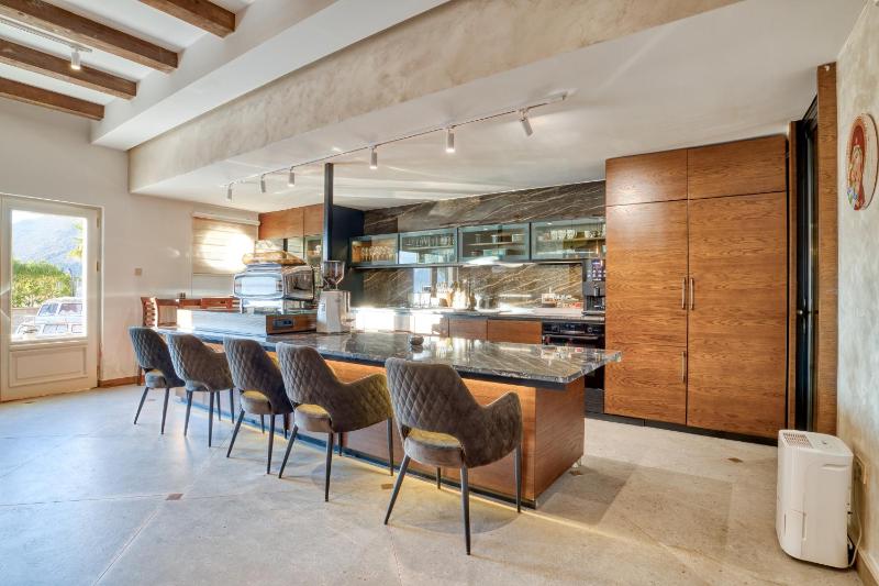 Luxury waterfront vila with Private Dock and Pool - image 6