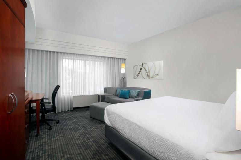Courtyard by Marriott Jacksonville I-295/East Beltway - image 3