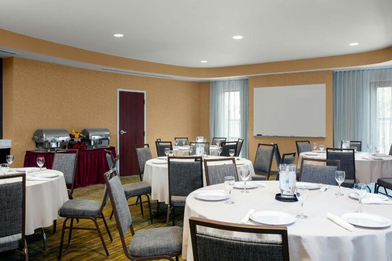 Courtyard by Marriott Jacksonville I-295/East Beltway - image 18