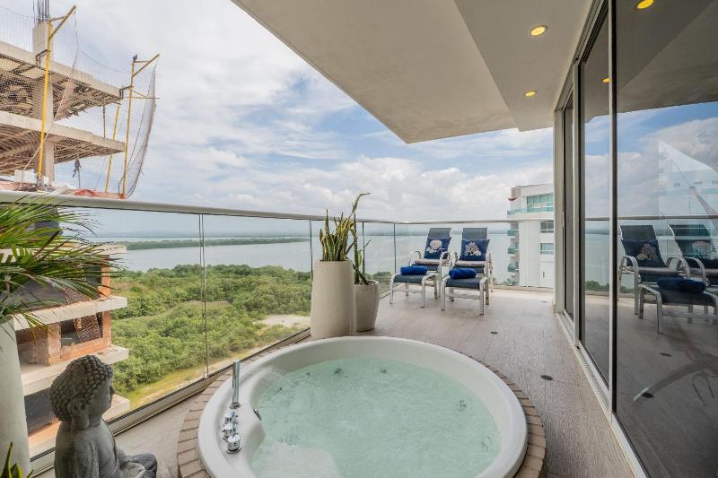 MQ1206 | Lujo vista y jacuzzi privado 2BD - image 15