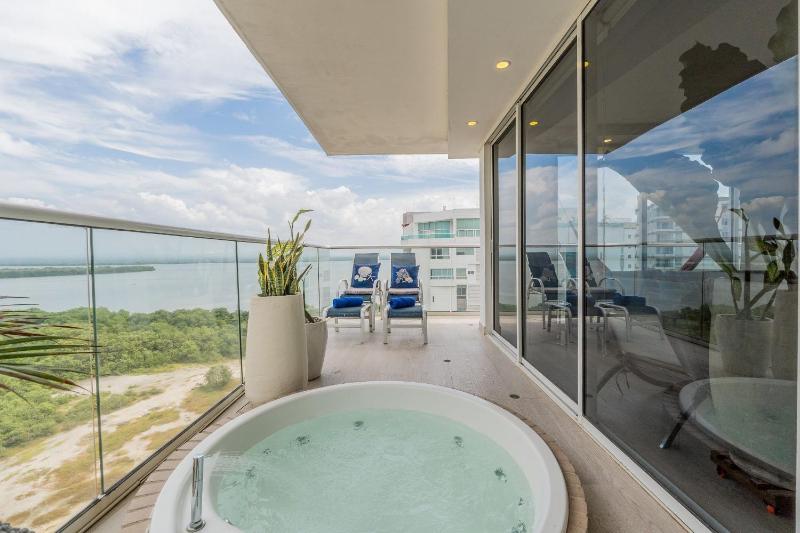 MQ1206 | Lujo vista y jacuzzi privado 2BD - image 11