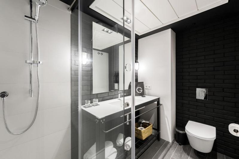 Deluxe Double or Twin Room image 3