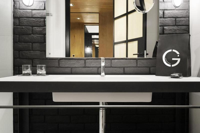 Deluxe Double or Twin Room image 2