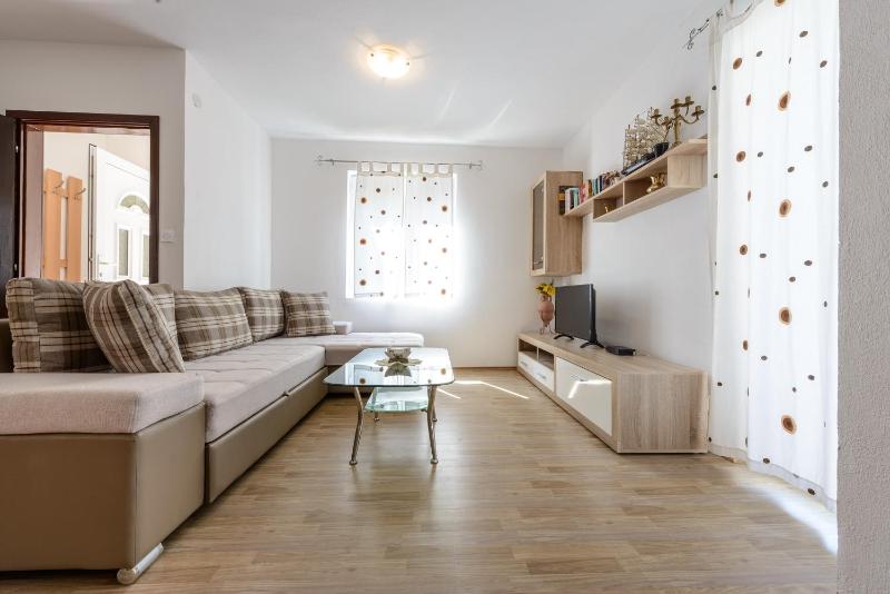 One-Bedroom Apartment with Balcony and Sea View A4 image 3