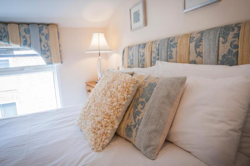 Small Double Room image 2