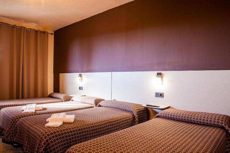 Quadruple Room image 3