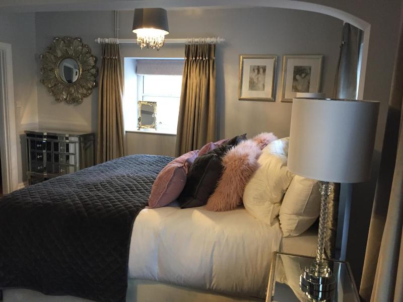 Superior King Room image 4