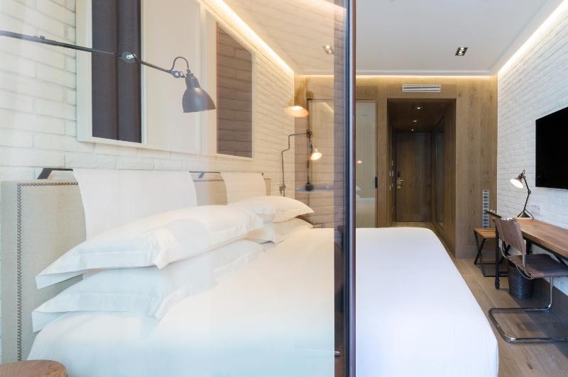 Double or Twin Room image 3