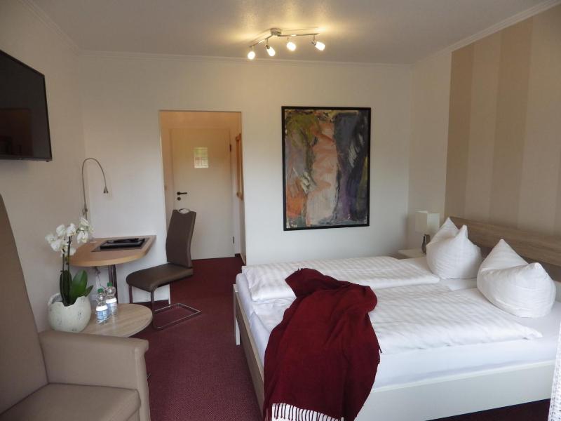 Double Room image 4