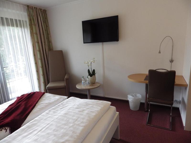 Double Room image 3