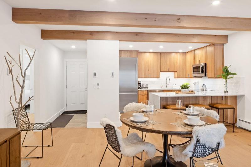 Riverside A03 condo - image 13