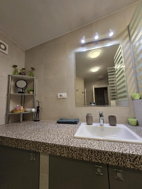 Crown Apartment - image 10