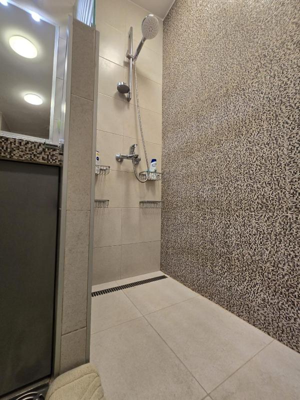 Crown Apartment - image 13