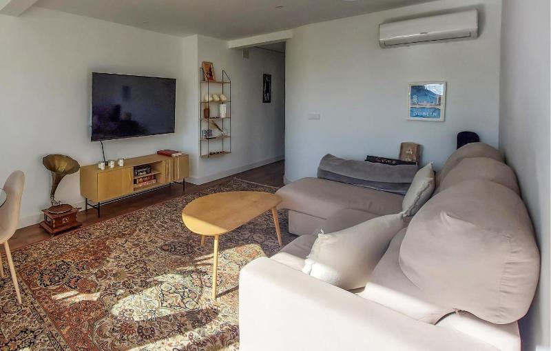 Gorgeous Apartment In Alicante With Wifi - image 6