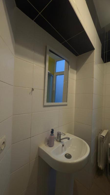 Студія з круглим ліжком в центрі - image 16