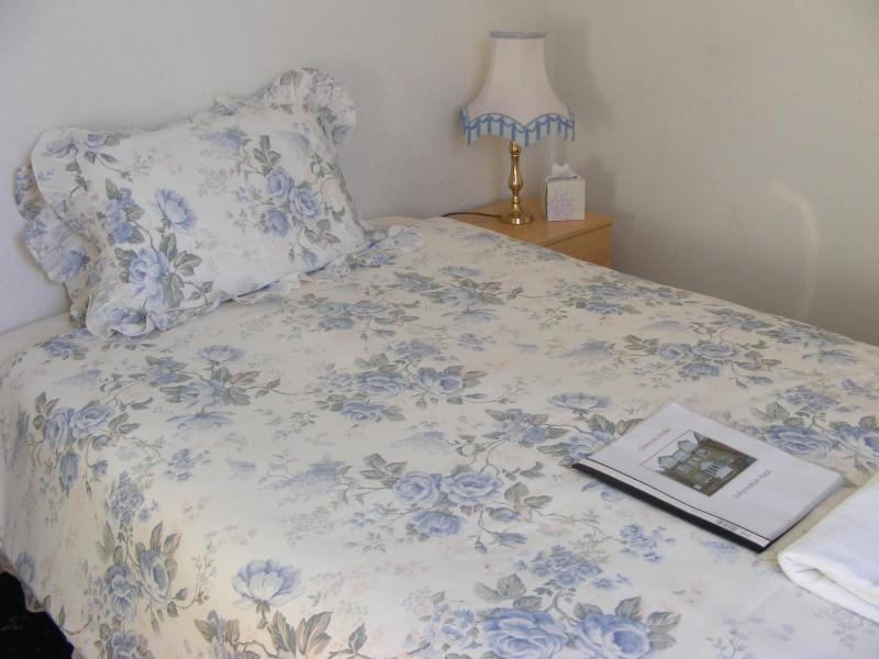 Single Room with Private Bathroom image 3