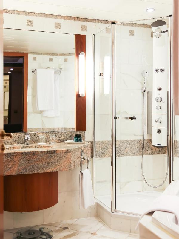 Club Double or Twin Room image 2