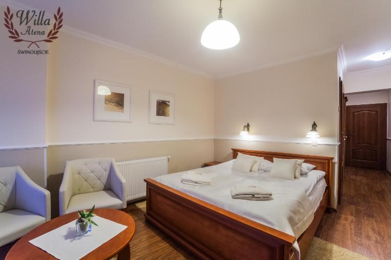 Double Room image 3