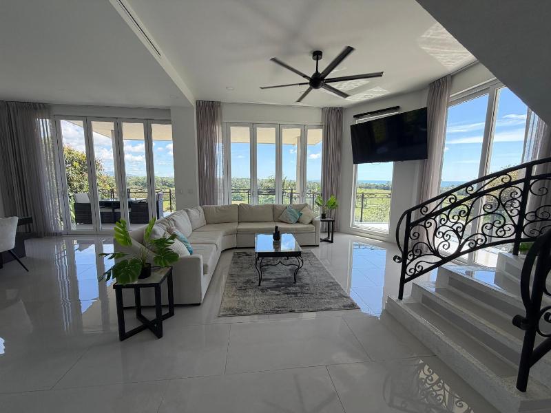 Beautiful 4BR home with Infinity Pool jacuzzi & firepit - image 16