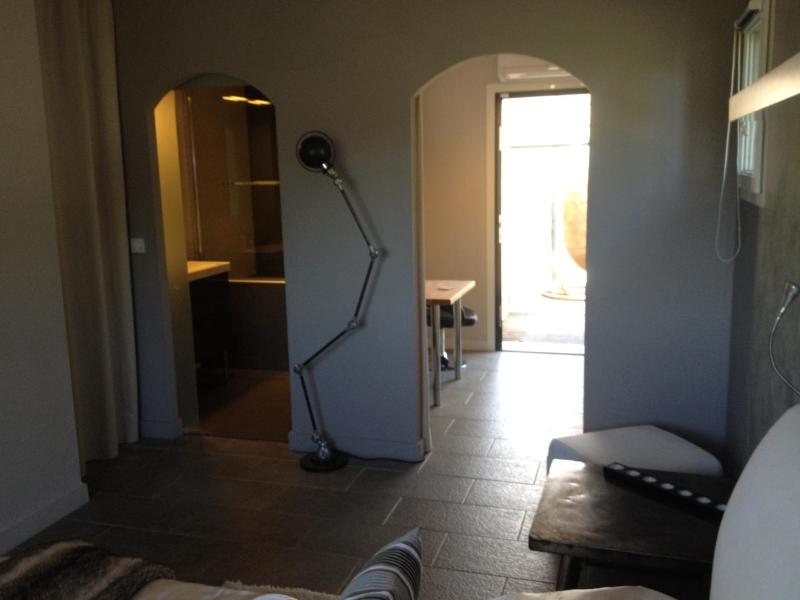 Deluxe King Room image 4