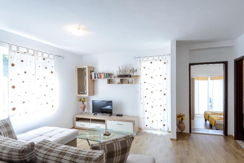 One-Bedroom Apartment with Balcony and Sea View A4 image 4