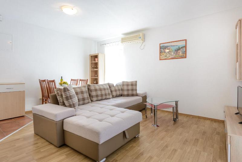 Superior One-Bedroom Apartment with Balcony and Sea View A2 image 4