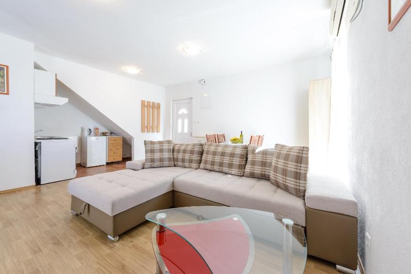 Superior One-Bedroom Apartment with Balcony and Sea View A2 image 3