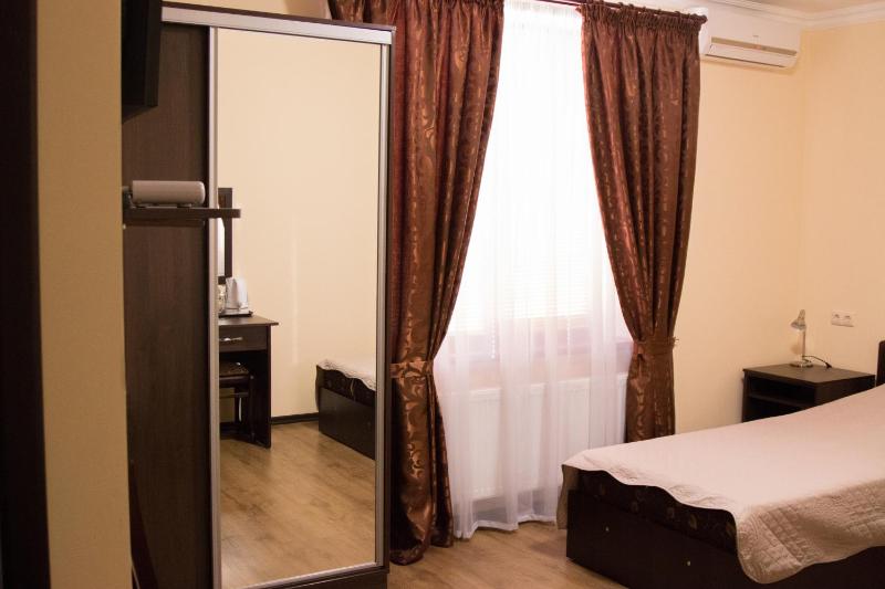 Deluxe Double or Twin Room image 2