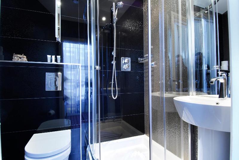 Club Double Room image 3