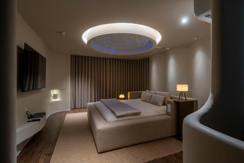 AVA Senses Hotel Hồ Nghinh - Mỹ Khê Beach by AVA LAND - image 1