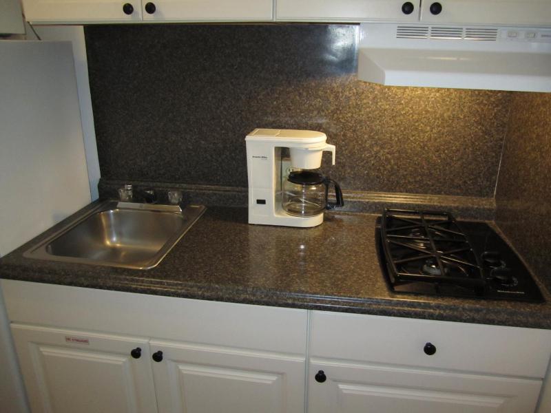 Room with Two Queen Beds and Side Ocean View and Kitchenette image 4