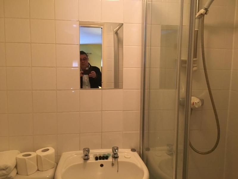 Twin Room image 2