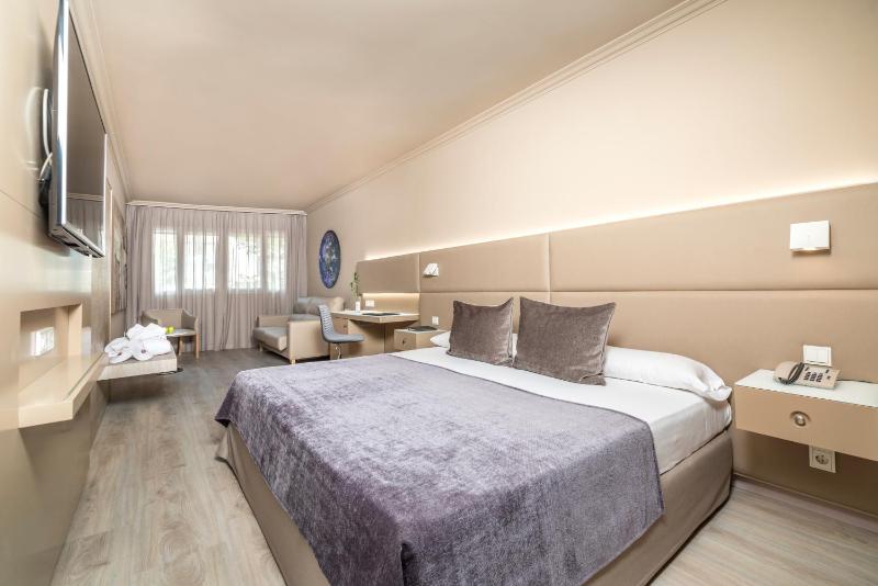 Salles Hotel Pere Iv - image 6