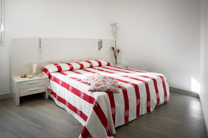 One-Bedroom Apartment image 4