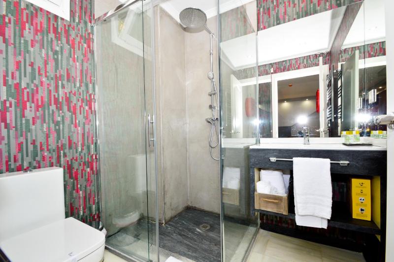 The Zentral Arenal Suites - image 3
