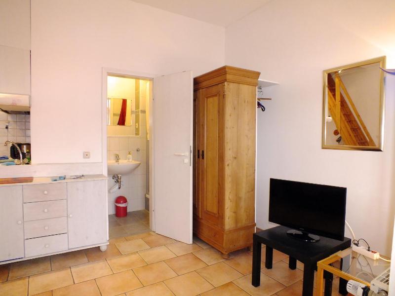 One-Bedroom Apartment - 12 image 2