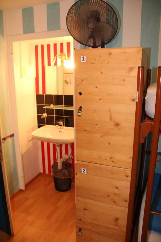 Budget Bed in 6-Bed Mixed Dormitory Room image 4