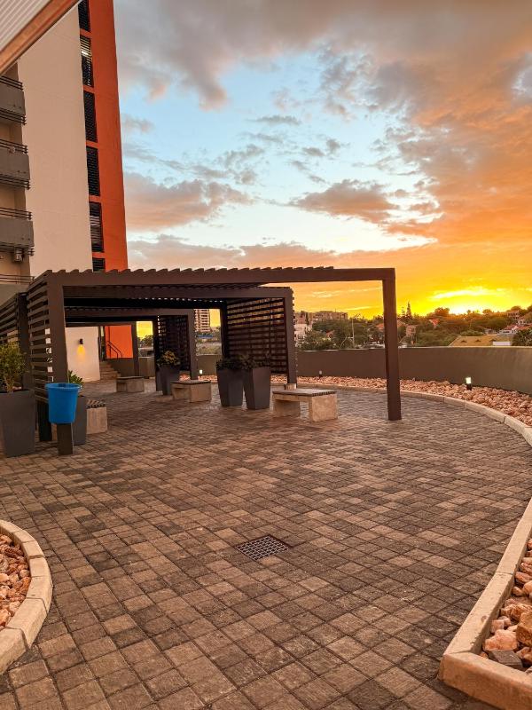 Luxury CBD studio apartment - image 6