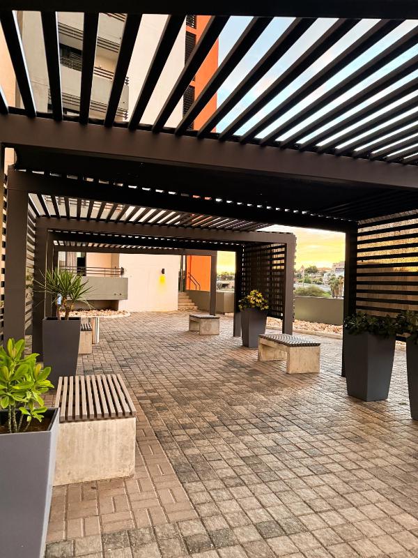 Luxury CBD studio apartment - image 5