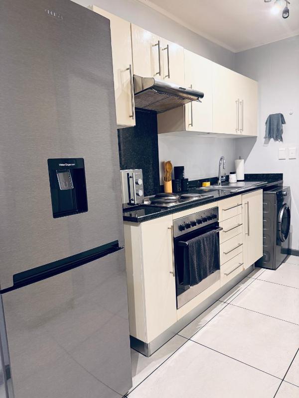 Luxury CBD studio apartment - image 2