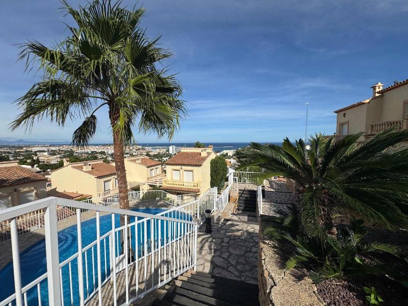 Beachnear terraced house with wonderful sea-views - image 6