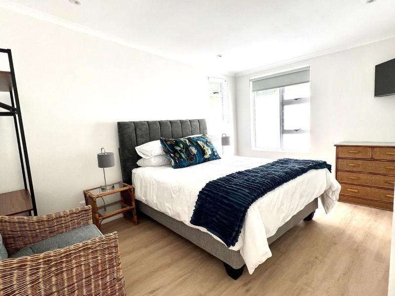 Mountain View Hermanus One Bedroom - image 8