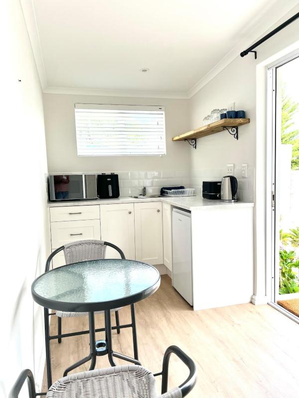Mountain View Hermanus One Bedroom - image 6
