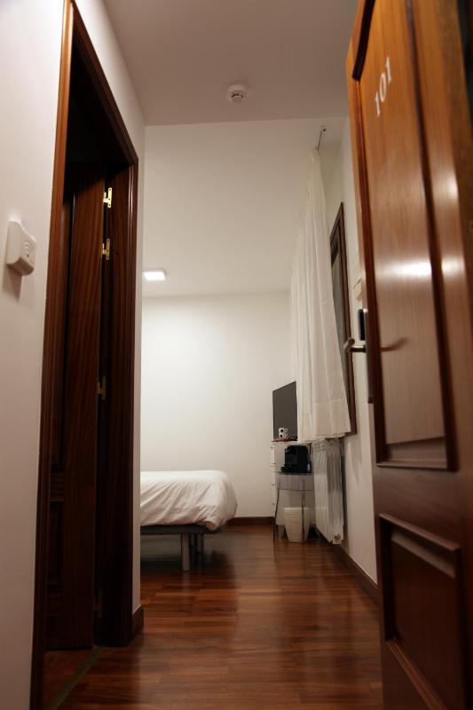 Deluxe Twin Room image 2