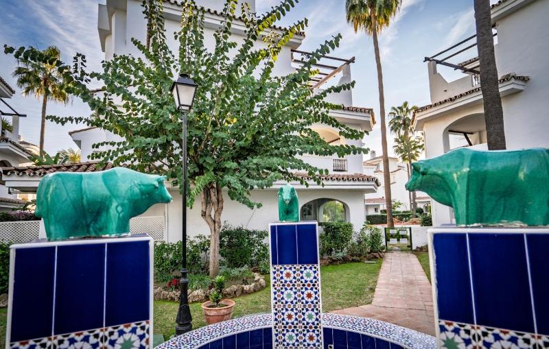 Elegant Penthouse with Private Rooftop Sun Deck in Los Naranjos Marbella - image 2