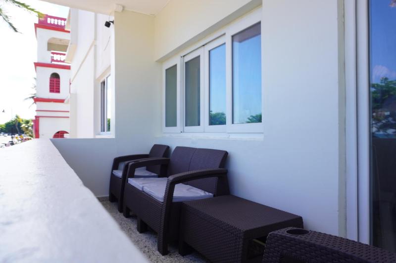Beautiful Oceanfront Apartment Private Balcony - image 8